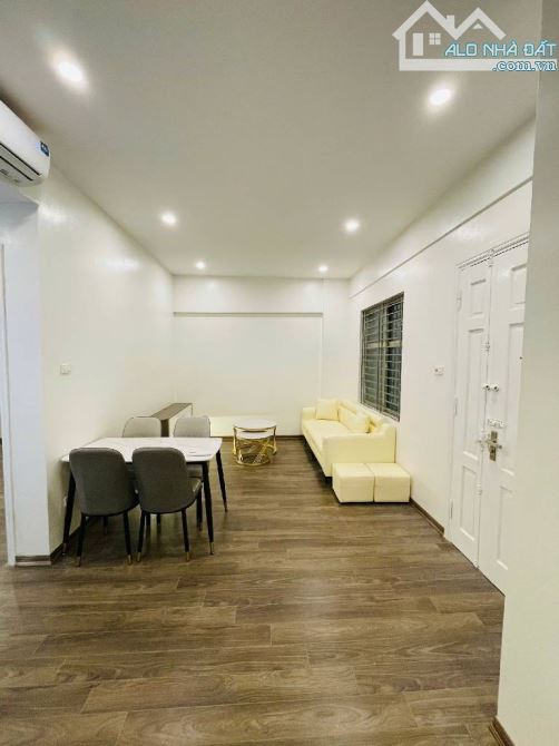 Bán căn hộ chung cư phố Trần quý kiên tt cầu giấy fun nội thất xịn sò thoáng sáng nhà đẹp
