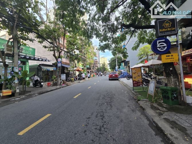 Rẻ nhất an thượng. Nhà 4 tầng mt Lê Quang Đạo sát biển Mỹ Khê .dòng tiền 200 triệu 1 tháng