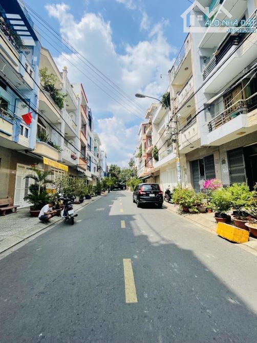 Bán nhà quận 6, P10, khu Bình Phú, 5 tầng, 4X16M, Sổ hoàn công đủ.