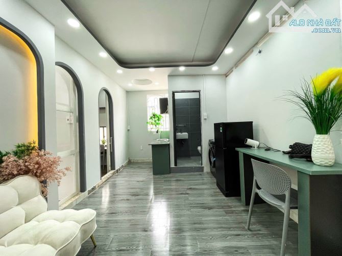CĂN HỘ STUDIO FULL NỘI THẤT CỬA SỔ LỚN ĐÓN NẮNG QUẬN 1 - 11
