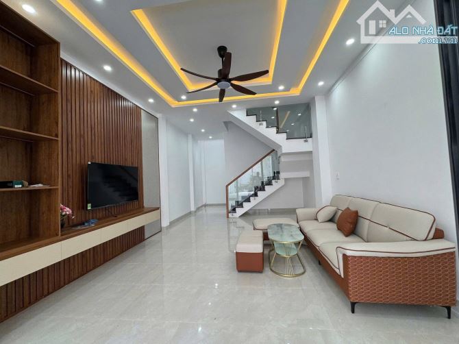 Nhà 3 tầng mới 100% cách chợ Mai Hắc Đế 800m - 1