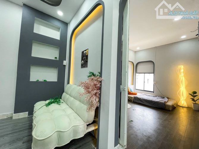 CĂN HỘ STUDIO FULL NỘI THẤT CỬA SỔ LỚN ĐÓN NẮNG QUẬN 1 - 1