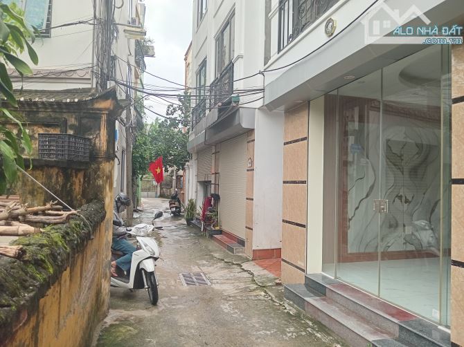 Bán nhà 5 tầng Cự Khối, Long Biên, gần ô tô gần hồ điều hòa 5,55 tỷ - 1