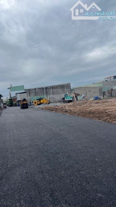 Hàng hiếmGiá hạt dẻ chỉ 15tr/m2 Diện tích khủng 5000m2 - 55x100m tách 47 nền - MT Hóc Môn - 1