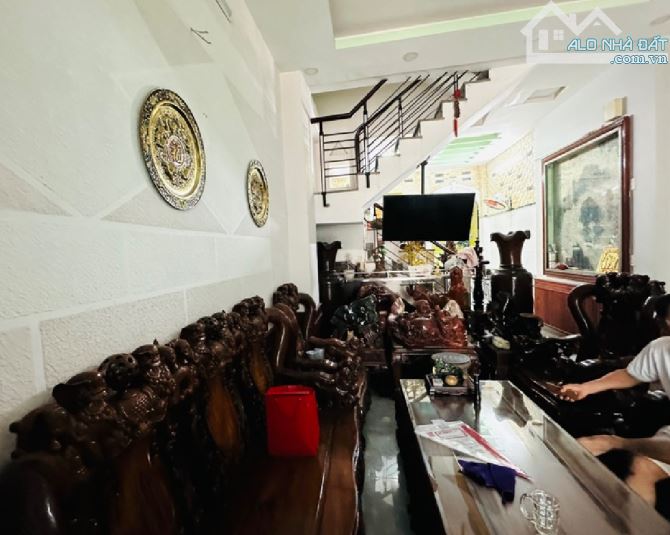 Nhà CHÍNH CHỦ xây BTCT 3,5 tấm - XE HƠI NGỦ trong nhà -HXH 8M.Tân Chánh Hiệp 03. Q12-6ty3 - 1