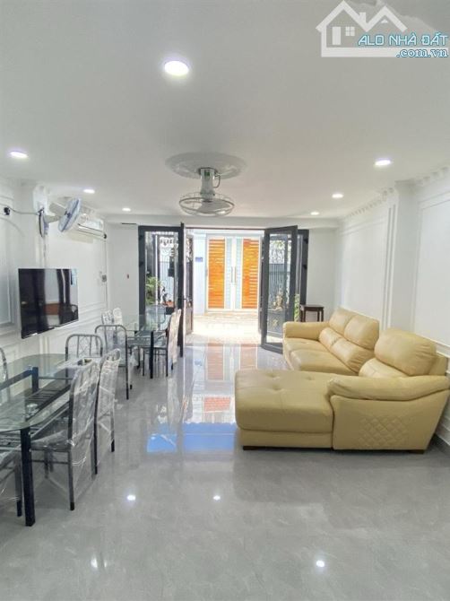 Hàng Hiếm Phân Khúc Vàng Nhà Nguyên Hồng , ( DT 4,5x13m) 5 Tấm Có Thang Máy - 1