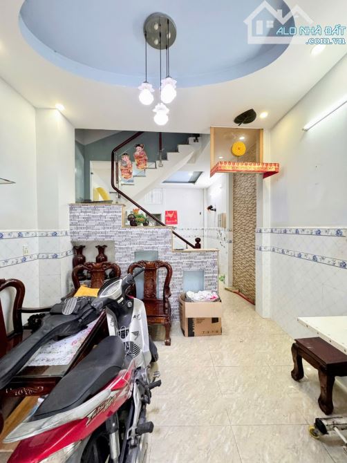 GIÁP QUẬN 6 CHỈ VÀI BƯỚC CHÂN --TÂN HÒA ĐÔNG --HẺM 6M --3PN,3WC--GIÁ CHỈ :3.65 TỶ (TL) - 1