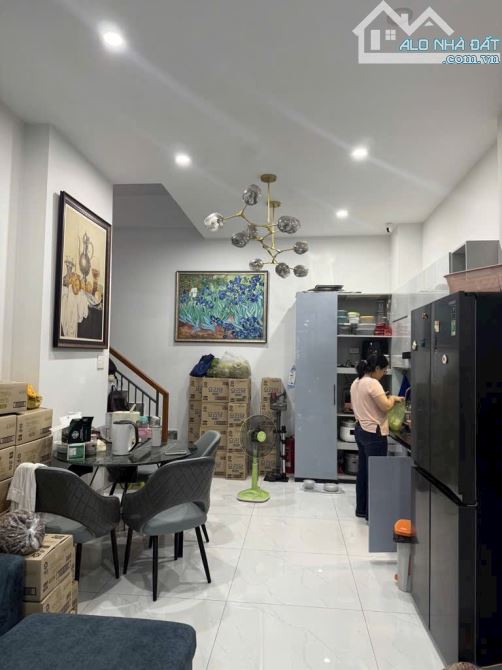 BÁN NHÀ QUẬN 4 KHU VIP P3 KHÁNH HỘI 4 TẤM ĐÚC SÁT MT GIÁ 7TỈ TL DT ĐẸP - 1