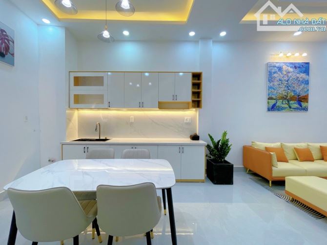 Hiếm! Bán nhà đường 5m cách Phạm Văn Đồng 30m, 3 tầng BTCT, 52m2 (4x15), giá 8.9 tỷ TL - 1