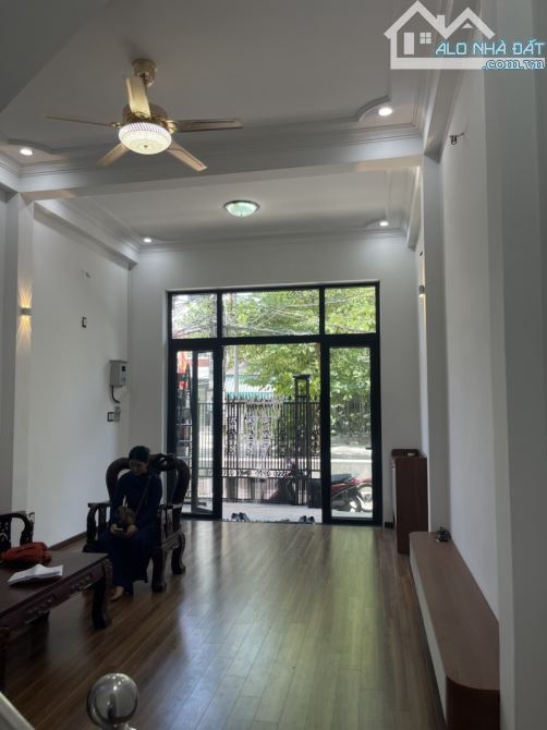Phố Hoàng Diệu, nhà 2 tầng tiện nghi đầy đủ, vị trí tốt, gần cầu Rồng, giá chỉ 4.6 - 1
