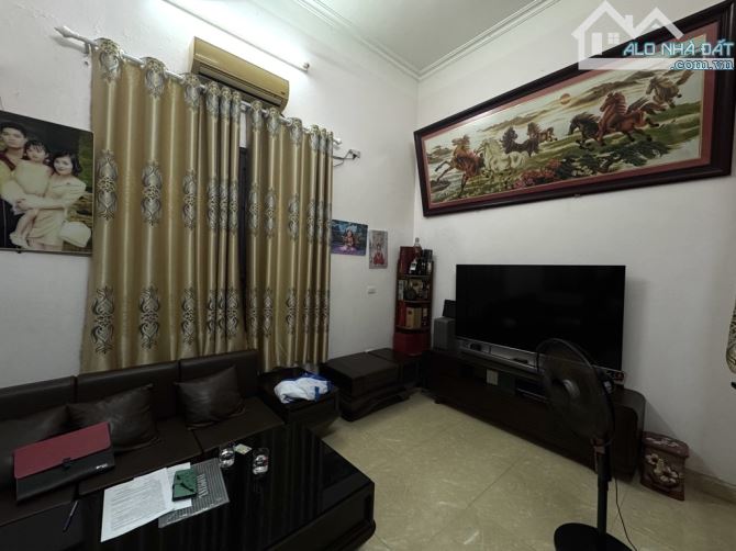 Bán Nhà Mặt Ngõ Văn Quán Ô Tô Ngủ Trong Nhà – 82m² – Mặt Tiền 9.2m – Bán Đất Tặng Nhà 3 Tầ - 1