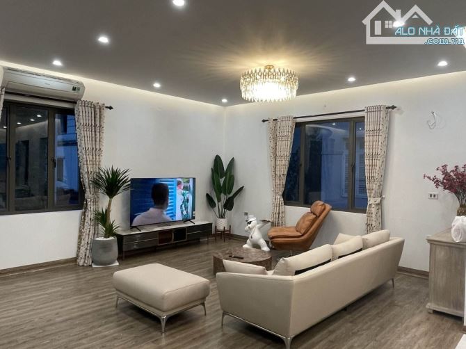 Bán nhà Ngọc Lâm, Long Biên: 35m2, 5 tầng, 7.45 tỷ, ngõ nông, ô tô tránh, full đồ - 1