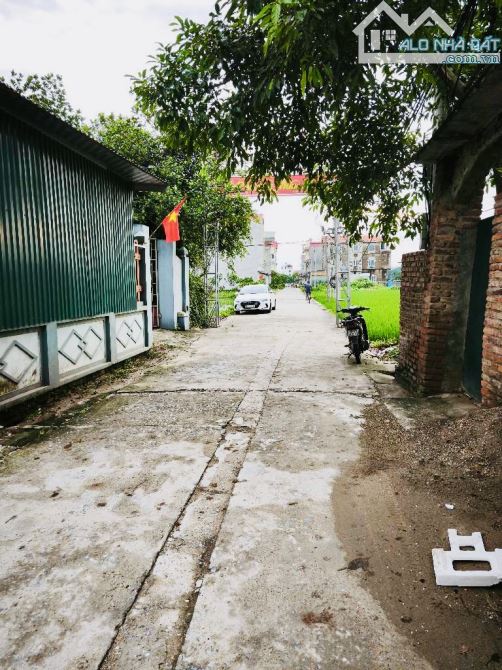 TRỤC CHÍNH KINH DOANH- Ô TÔ TRÁNH CẠNH SÂN VẬN ĐỘNG, KCN THUẬN THÀNH 1 - VÀI BƯỚC Ra VÀNH - 1