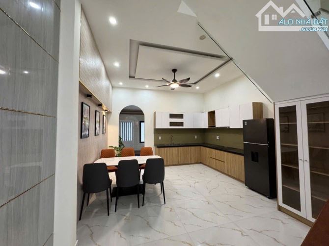 NHÀ 4 TẦNG HIỆN ĐẠI GẦN BIỂN NGUYỄN TẤT THÀNH - 1