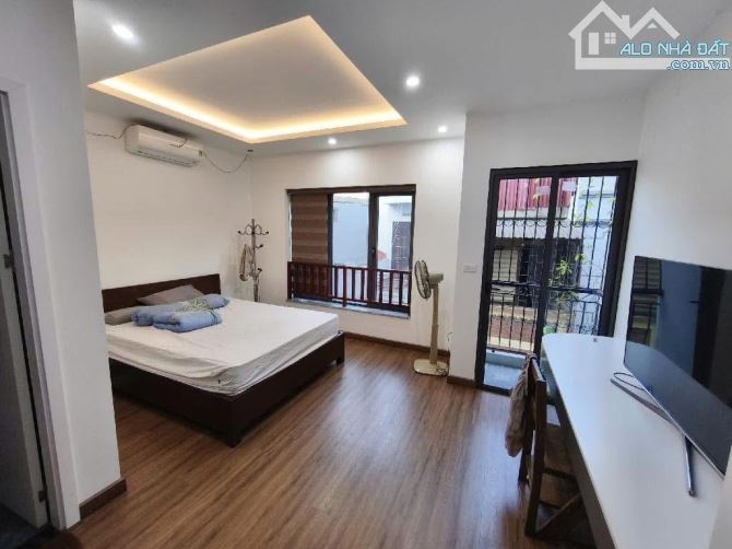 HOÀNG QUỐC VIỆT - 8 TẦNG - Ô TÔ- LÔ GÓC - 1
