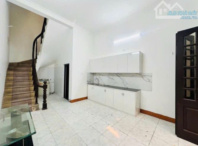 Cho thuê nhà ngõ phố Bạch Mai Hai Bà Trưng 40m x 3 tầng, giá 8.5tr/tháng - 1