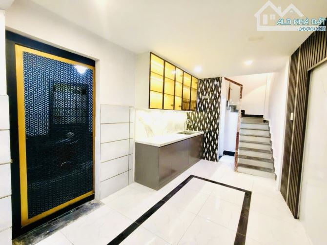 Bán nhà lô góc Nguyễn Tri Phương Q.10, full nội thất xịn sò, 3 PN, nhích 5 tỷ - 1