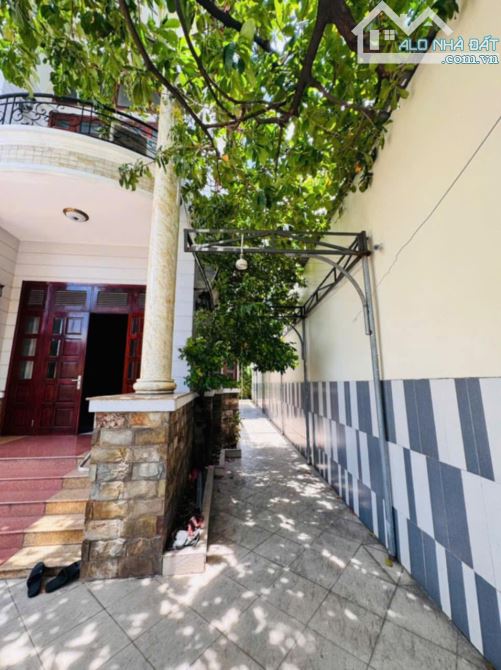 Bán biệt thự 3 tầng, 3 mặt tiền, đường Bế Văn Đàn 10x45=595m (quá đẹp nợ hậu 12m - 1