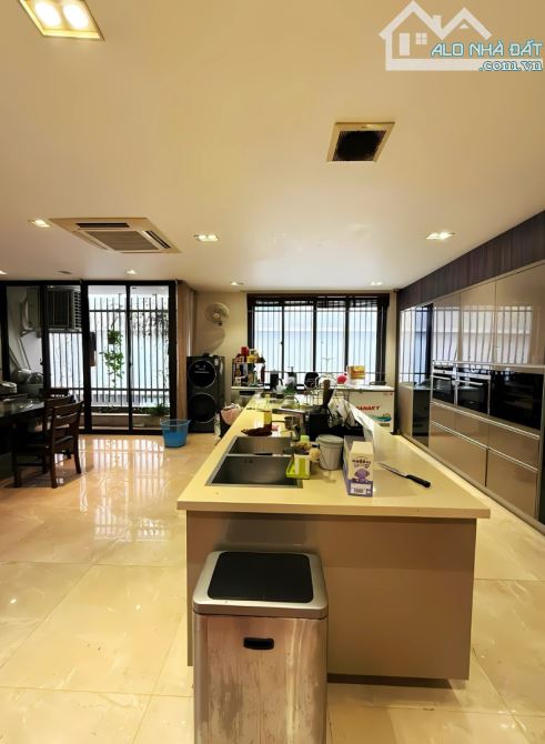 BÁN GẤP! Biệt thự Thành Công, Ba Đình, 175m2 x 6T, MT 8.8m, ngõ thông, thang máy, gara ôtô - 1