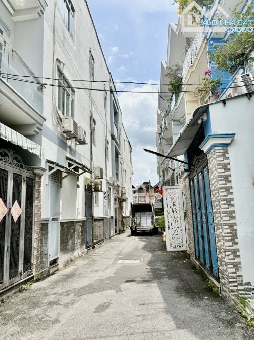 NHÀ ĐẸP Ở NGAY HẺM ÔTÔ -GẦN ĐH CÔNG NGHỆ SG - SIÊU THỊ AEON TẠ QUANG BỬU- PHƯỜNG 4-Q.8 - 1