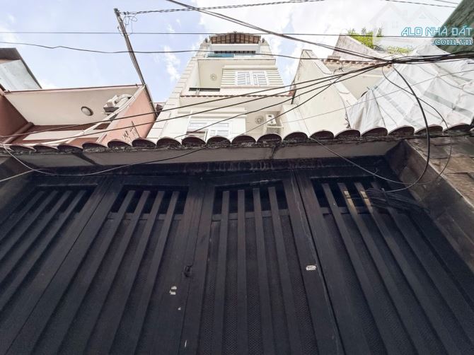 Nhà Nguyễn Đình Chính - Nguyễn Văn Trỗi. Phường 15. Phú Nhuận ( nay là P. Cầu Kiệu ) - 1