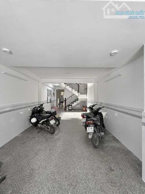 CHỐT NHANH TOÀ NHÀ CHDV 6 TẦNG 20P NGAY ĐẠI HỌC VĂN LANG, 4x24, 16.8 TỶ - 1