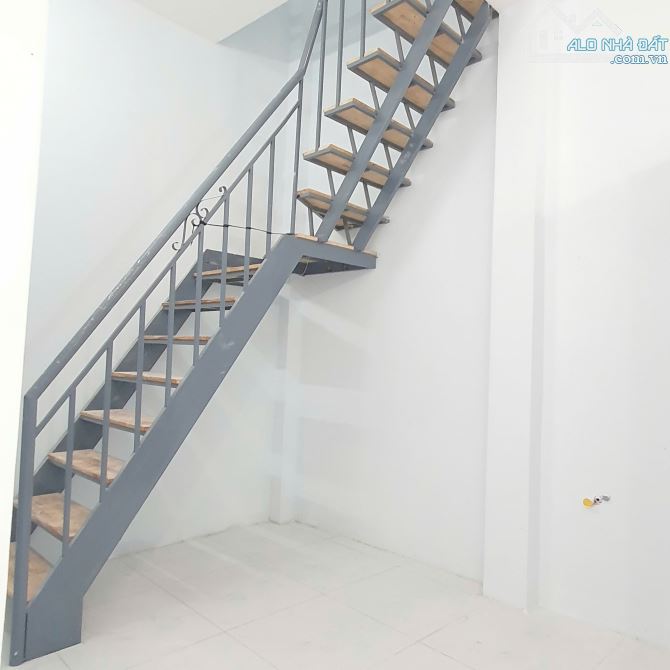 CHO THUÊ NHÀ 1 TRỆT 2 LẦU ( 30m2) - gần chợ Linh Xuân - 1