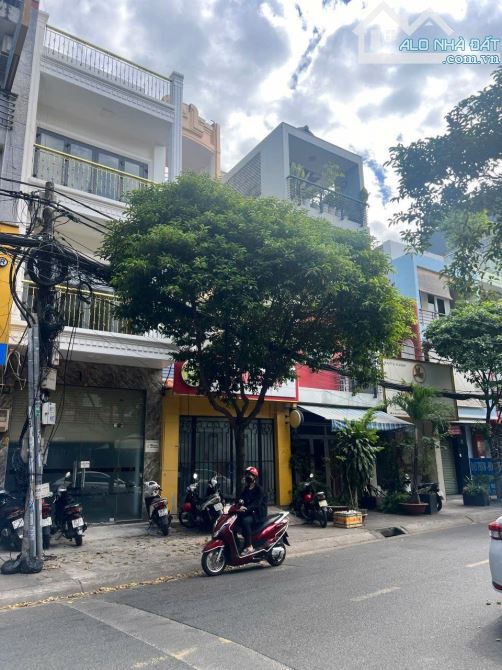 Bán nhà 2 MT Nguyễn Ngọc Lộc, Q.10 - Dt: 4.3 x 26m (CN 108m2) k/c 4 lầu. Giá 21 tỷ - 1