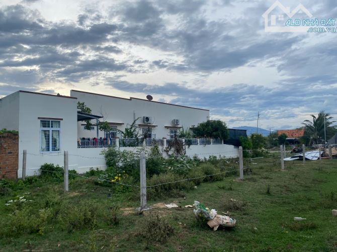 Kẹt tiền sang gấp 200m2 đất full thổ (8mx25m), đường rộng 8m, gần chợ, trường học Dốc Lết - 1