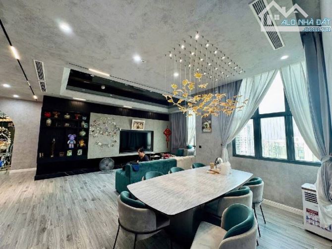 Penhouse Cao Cấp/ 26.x Tỷ / 356 m2 tầng 35 - 1