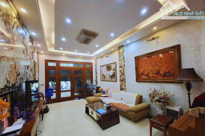 Bán nhà phân lô quân đội Lê Trọng Tấn, 100m², 4T, MT 4.6m, gara ô tô, sân rộng - 1