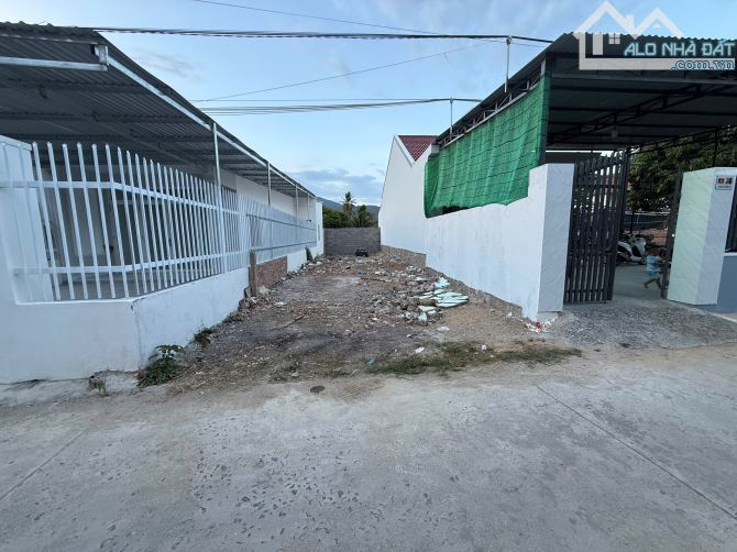 Cần bán lô đất Thôn 1 - xã Diên Phú- Diên Khánh  Dt: 120m2, ngang trước sau 5m Giá chỉ : - 1