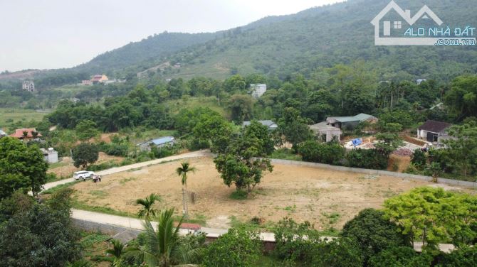 Cả huyện còn duy nhất một lô đẹp như thế này, hơn 1000m2, mà giá rẻ như bún - 1