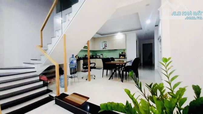 BÂN NHÀ KIỆT OTO CHẾ LAN VIÊN - SÁT BIỂN - 2 TÂNG - 95m2 - NỞ HẬU - 9ty6. - 1