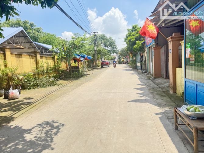 NHỎ XINH - TRƯỜNG ĐUA NGỰA SUNGROUP - CÁCH TRỤC CHÍNH KINH DOANH OTO TRÁNH TRƯỜNG HỌC 70M - 1