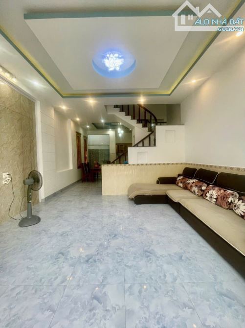 BÁN NHÀ 1 TRỆT 3 LẦU CÓ GARA Ô TÔ ĐƯỜNG LÊ LỢI HẺM RỘNG 4 MÉT 72m2 GIÁ 6t3 - 1