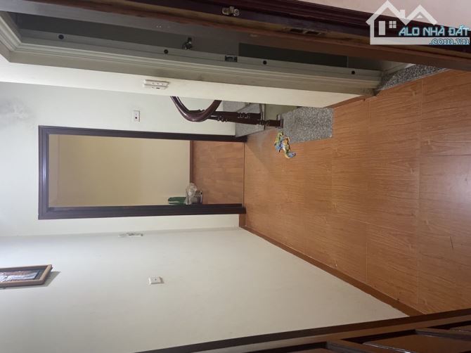 Cần Tiền Bán Gấp Nhà 5 tầng Cầu Giấy Vị Trí Cực Đẹp ô tô tránh đỗ trước cổng nhà 7.5 tỷ - 1