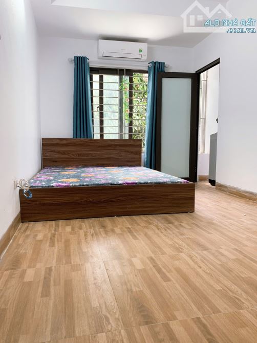 Cho thuê CCMN ngõ 189 Nguyễn Ngọc Vũ, 2 ngủ, 1 khách, 1 vệ sinh, thang máy, 9 Triệu - 1