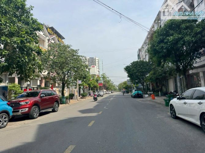 Bán đất gốc 2 mặt tiền biệt thự có nhà kdc D2D Võ Thị Sáu, shtc 100% - 1