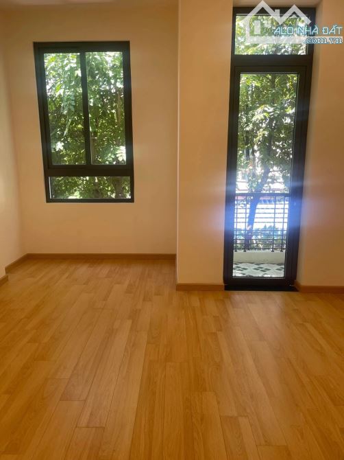 Nhà 2 tầng đẹp mặt tiền Hoàng Xuân Nhị, vị trí đẹp - 1