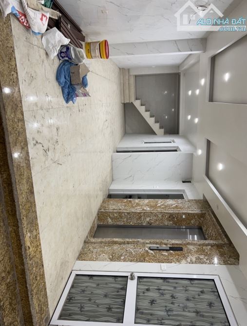 NHÀ PHÂN LÔ -PHỐ THÁI HÀ -QUẬN -ĐỐNG ĐA -VỈA HÈ -KINH DOANH -THANG MÁY -Ô TÔ -120 m2--6T - 1