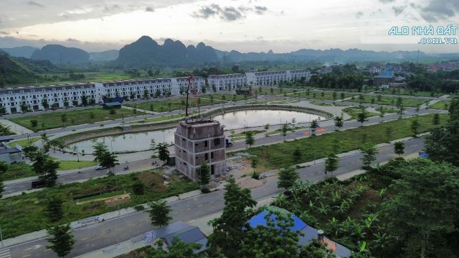 Đất Nền Hoà Lạc Ngay Gần Đại Học Quốc Gia Metro Số 5 DT:102m mặt tiền 7m view hồ - 1