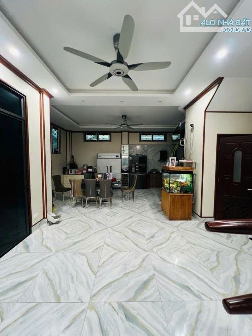 Biệt thự sân vườn Đội Nhân Ba Đình 155m2 x 4T, MT 8.8m, 2 thoáng, vỉa hè, ô tô tránh - 1