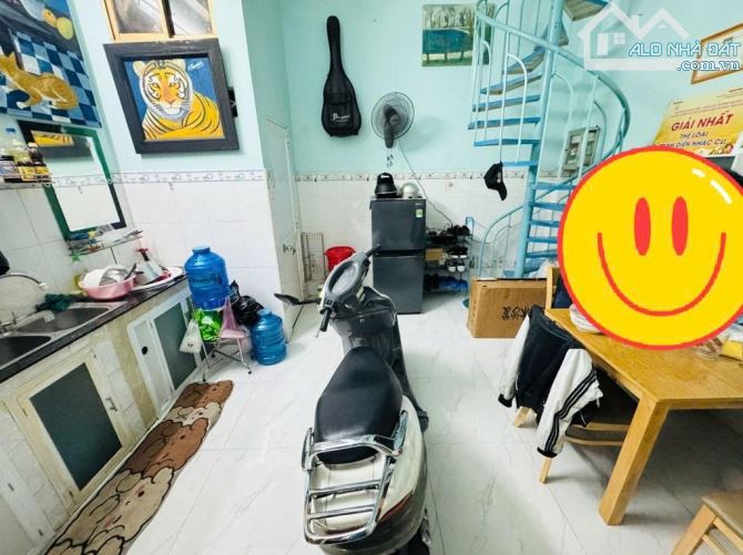 BÁN NHÀ NGAY PHẠM VĂN BẠCH, P. 15, TÂN BÌNH – DT 18M2, DÀI 4.2M, 3 TẦNG. GIÁ 2.65 TỶ. - 1
