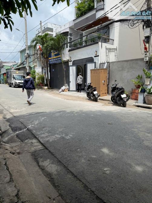 Bán nhà mới như hình, 390/ Hà Huy Giáp, Q12, giáp Gò Vấp. 4*20m, 5tấm, có TM, HXH 10m, 8.7 - 1
