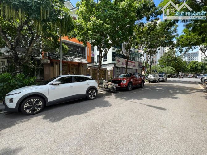 Bán biệt thự KĐT Linh Đàm  210m² x 4 tầng , MT: 11m, vỉa hè rộng  chào giá đầu tư 57,5 tỷ - 1