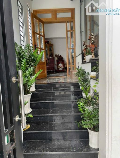 BÁN NHÀ 1 TRỆT 2 LẦU CÓ GARA Ô TÔ GẦN BÃI SAU HẺM RỘNG 5 MÉT 110m2 GIÁ 9t TL - 1