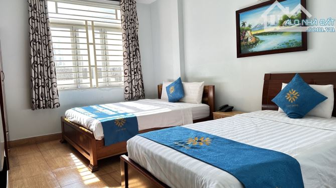Bán tòa khách sạn Quận 1, 6 tầng có thang máy, PCCC đầy đủ, thu nhập 3Tỷ/Năm, ô tô đậu cửa - 1