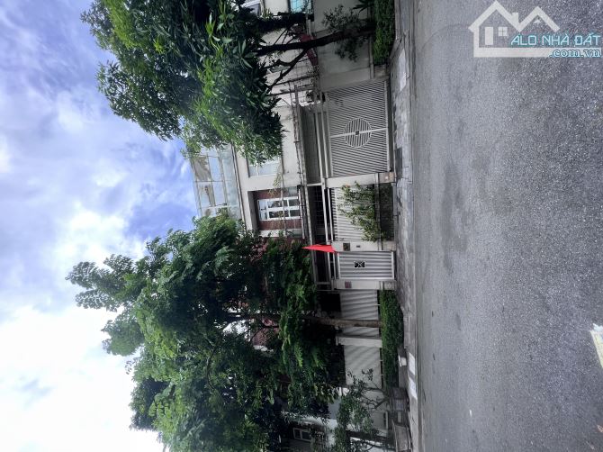 Biệt thự đẳng cấp Làng Việt Kiều Mỗ Lao, 255m2, trục chính, giá cực tốt - 1