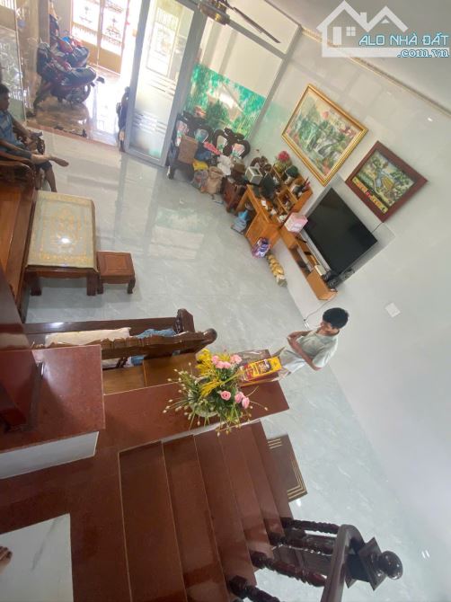 Bán nhà 3 Tầng Dĩ An,đường nhựa 10m thông,gần KDL Thủy Châu - 1